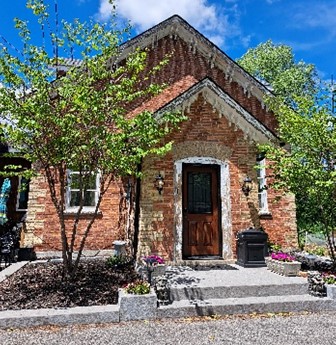 1626 Charleston Sideroad building Front