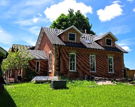 1626 Charleston Sideroad building Side